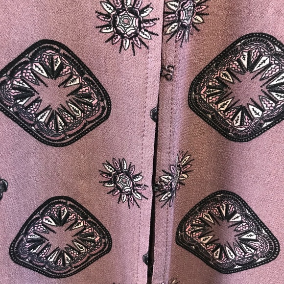 Lira Mauve Boho Print Scoop Hem Long Sleeve Blouse - Picture 5 of 12
